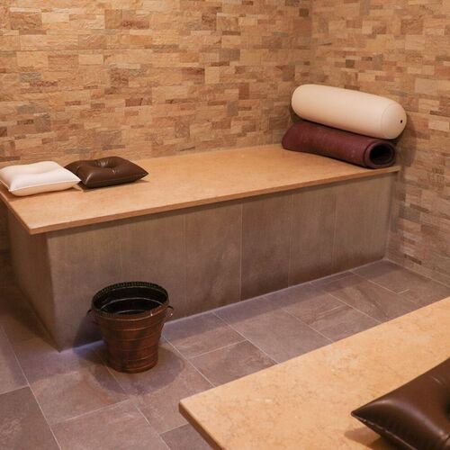 Türkisches Hamam - die warmen Steinliegen